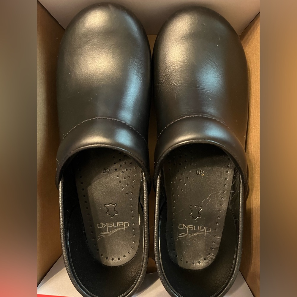 Women’s black Dansko clogs NWOT size 40, or 9.5